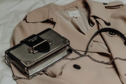 5 Vintage-Inspired Accessories That Modernize Any Outfit Instantly