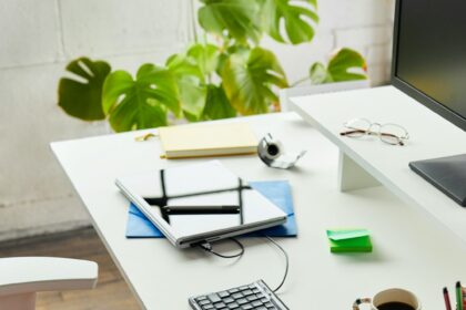 How to Stay Active When You Have a Desk Job: 6 Easy Ideas