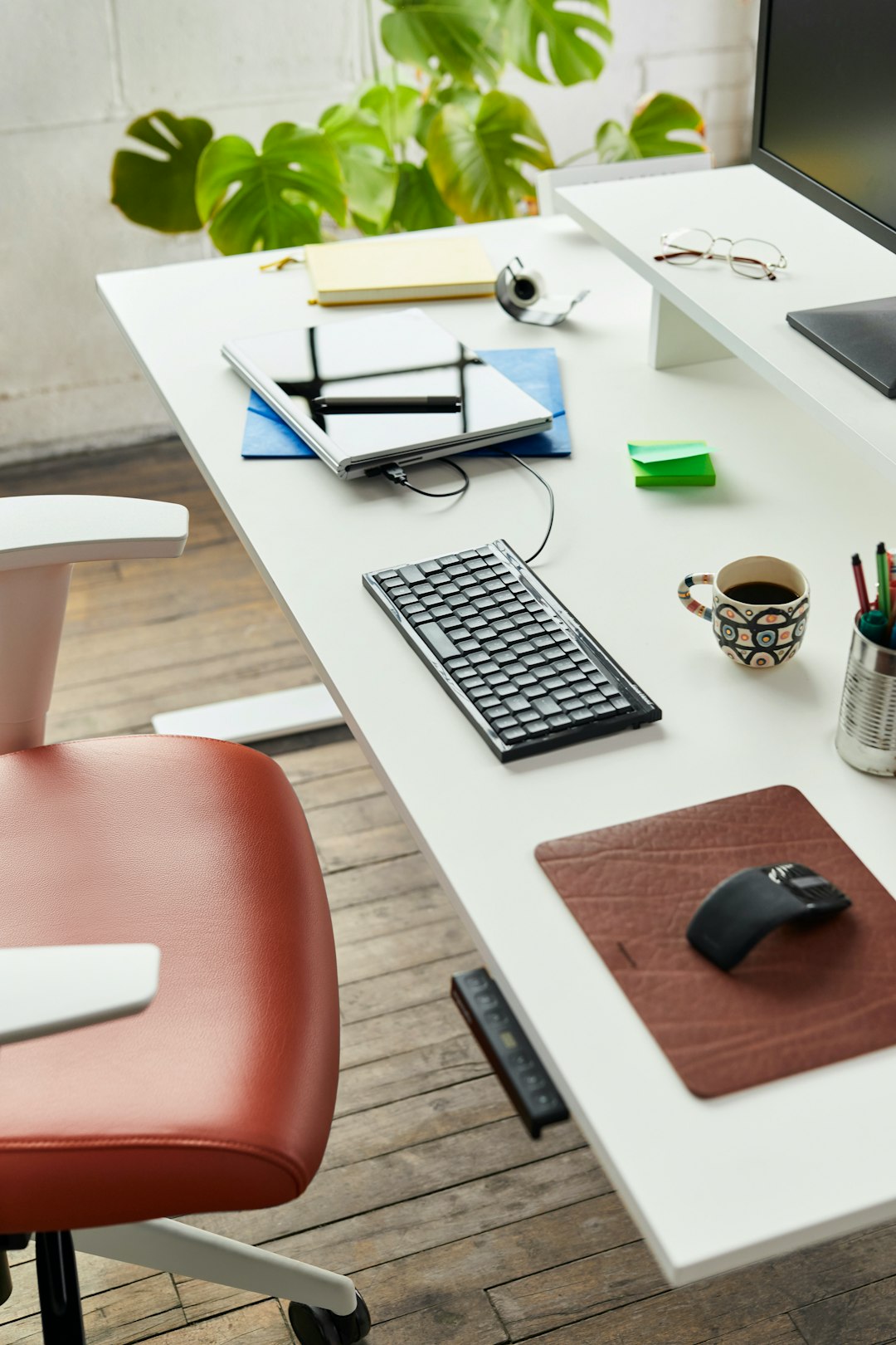 How to Stay Active When You Have a Desk Job: 6 Easy Ideas