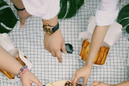 How to Organize a Watch Party That Keeps Everyone Engaged