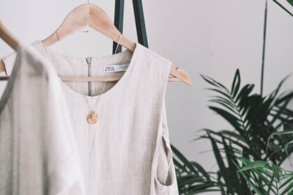How to Accessorize Minimalist Outfits Without Overdoing It