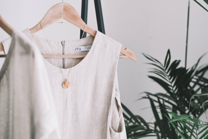 How to Accessorize Minimalist Outfits Without Overdoing It