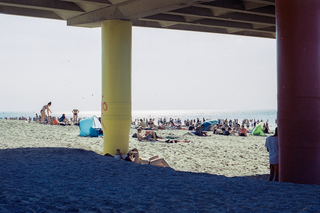 5 Quiet Beach Towns Where You Can Actually Relax Without Crowds