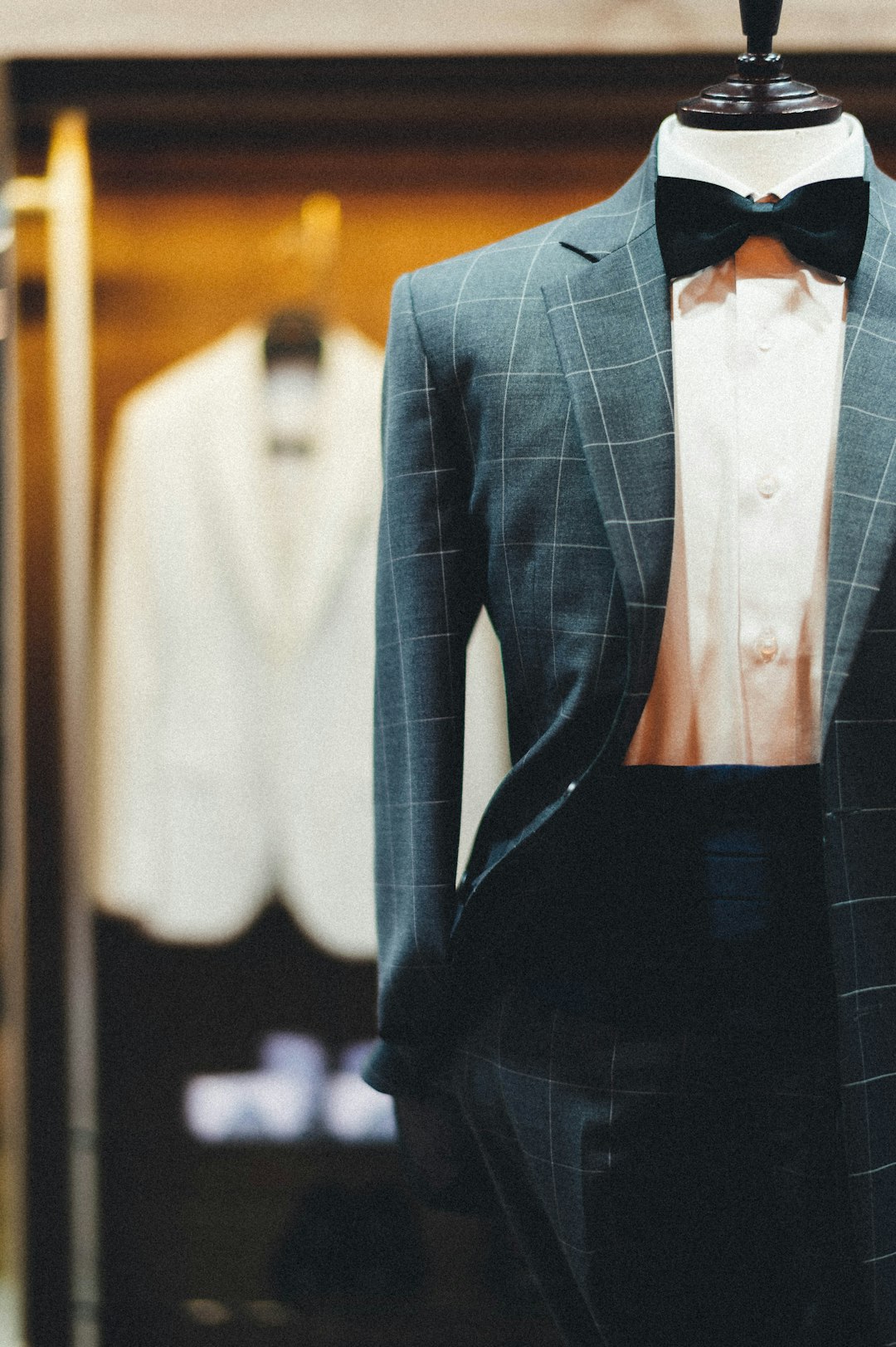 How to Dress Professionally Without Looking Boring or Overdressed