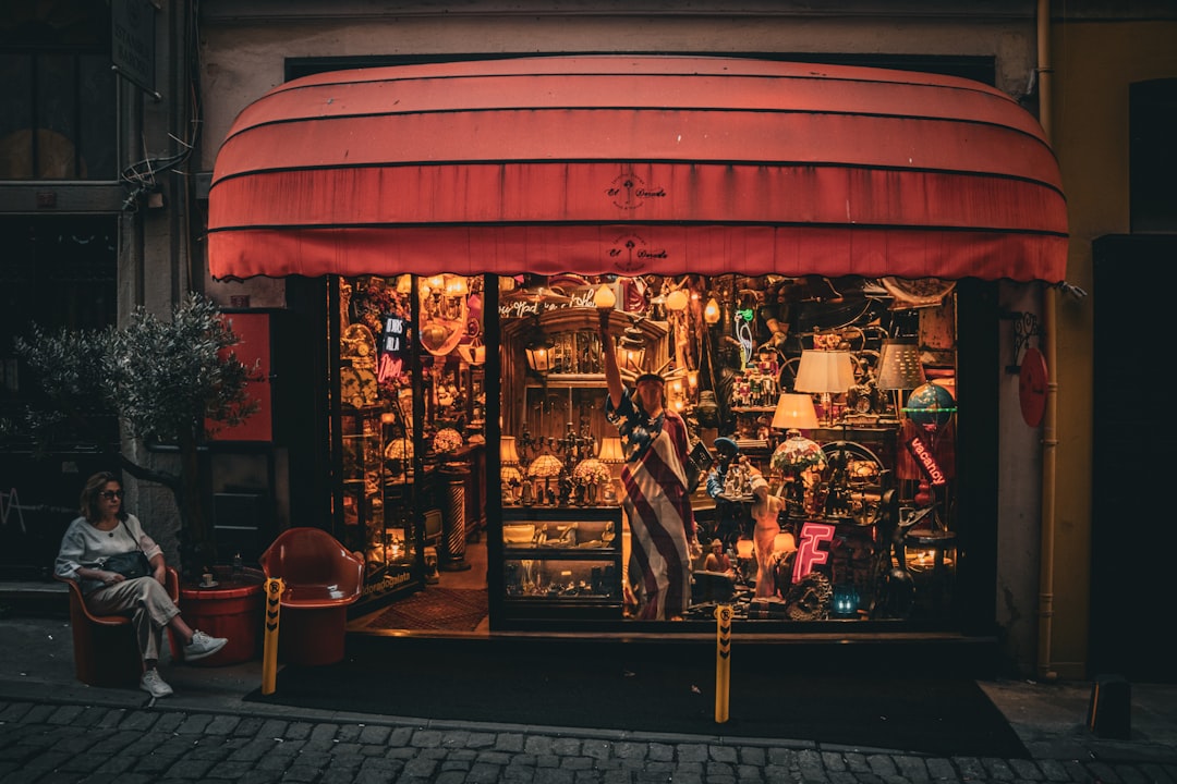 How to Build a Loyal Customer Base on a Shoestring Budget