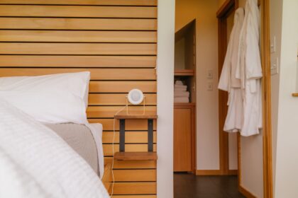 How to Choose Between Airbnb and Hotels Based on Your Travel Style