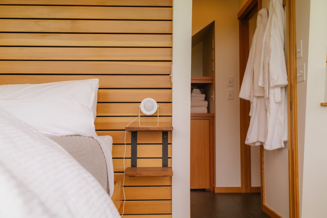 How to Choose Between Airbnb and Hotels Based on Your Travel Style