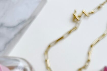5 Minimalist Jewelry Pieces That Go With Absolutely Everything in Your Closet