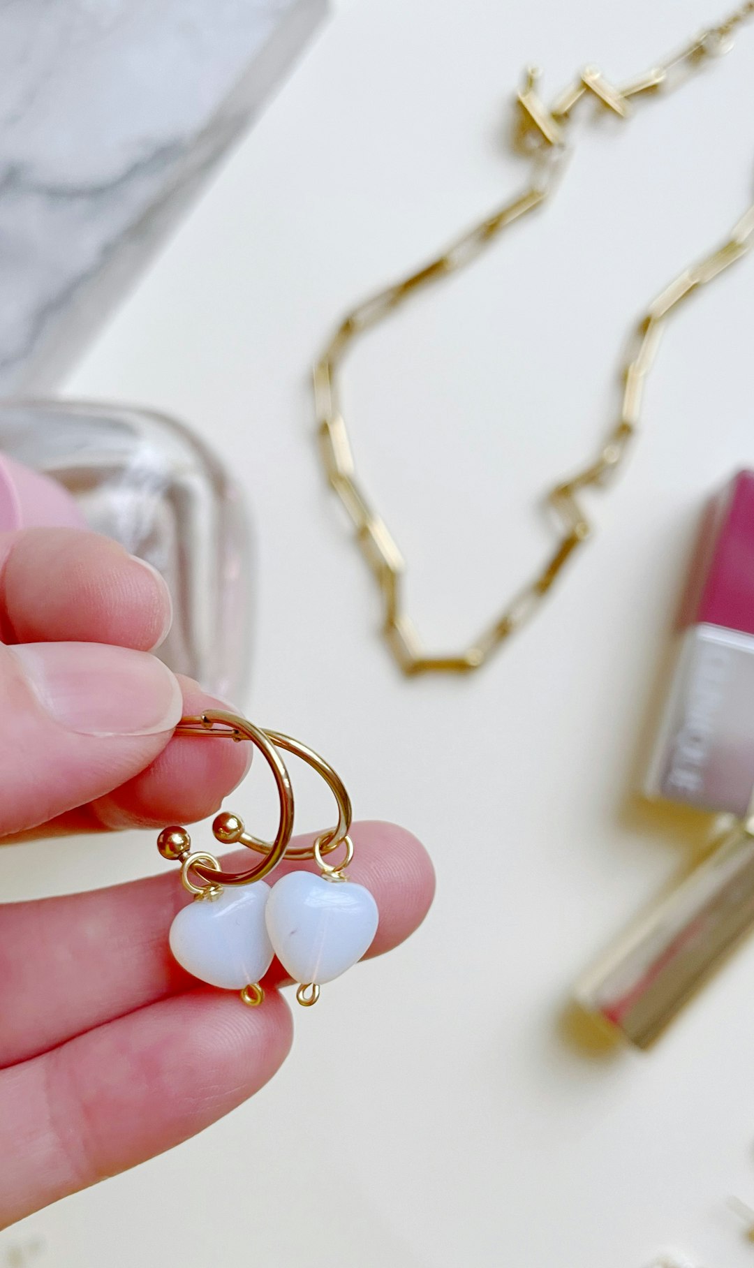 5 Minimalist Jewelry Pieces That Go With Absolutely Everything in Your Closet