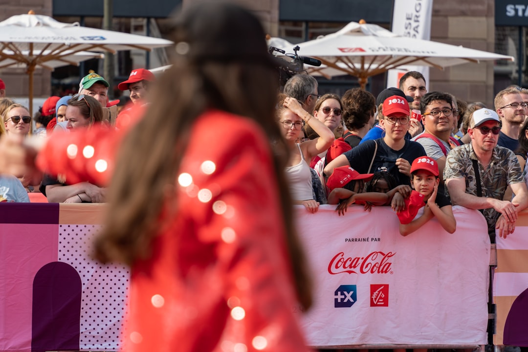 How to Spot a Fake Celebrity Autograph: 6 Red Flags Collectors Miss