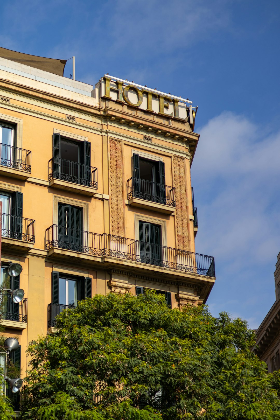 5 Hotel Booking Mistakes That Make Your Stay More Expensive – How to Avoid Them