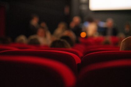 How to Host a Movie Night That Everyone Will Talk About: 7 Easy Tips